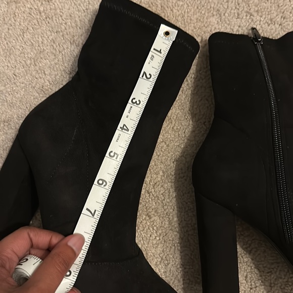 ASOS DESIGN Wide Fit Effect block heel sock boots in black - Picture 6 of 7